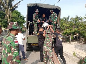 Sempat Mengungsi Gegara Bentrok, Warga Desa Kariu Pulang Dikawal Aparat Sempat Mengungsi Gegara Bentrok, Warga Desa Kariu Pulang Dikawal Aparat