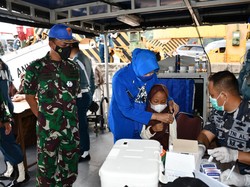 Kapal Perang TNI AL Dikerahkan Bantu Vaksinasi Anak di Cilegon