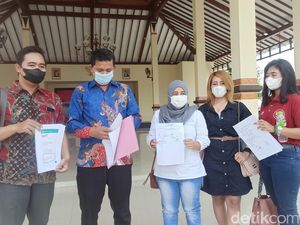 Duh! Seisi Rumah Wanita Ini Habis Dijarah Member Tersangka Arisan Bodong Duh! Seisi Rumah Wanita Ini Habis Dijarah Member Tersangka Arisan Bodong