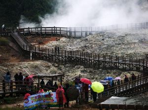 Akhir Pekan, Kawah Sikidang Ramai Dikunjungi Wisatawan Akhir Pekan, Kawah Sikidang Ramai Dikunjungi Wisatawan