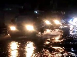 Bangil Pasuruan Dilanda Banjir, Lalu Lintas Pantura Macet