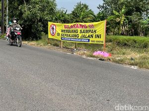 Lapor Cak Beres! Jangan Buang Sampah Lagi di Sungai Sidoarjo Lapor Cak Beres! Jangan Buang Sampah Lagi di Sungai Sidoarjo