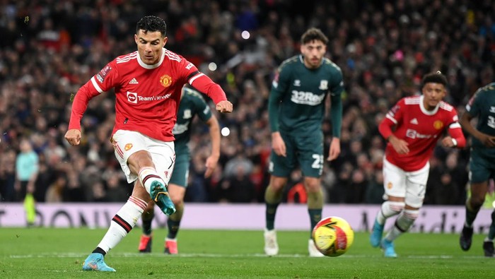 MANCHESTER, ENGLAND - FEBRUARY 04:  Cristiano Ronaldo of Manchester United misses a penalty during the Emirates FA Cup Fourth Round match between Manchester United and Middlesbrough at Old Trafford on February 04, 2022 in Manchester, England. (Photo by Clive Mason/Getty Images)