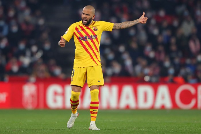 GRANADA, SPAIN - JANUARY 08: Dani Alves of FC Barcelona gives their team instructions during the La Liga Santader match between Granada CF and FC Barcelona at the Nuevo Estadio de Los Cármenes in Granada, Spain (Photo by Fran Santiago/Getty Images)