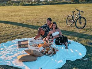 Momen Romantis DJ Patricia Sculdtz dan Anak Tommy Soeharto Saat Piknik Bareng Momen Romantis DJ Patricia Sculdtz dan Anak Tommy Soeharto Saat Piknik Bareng