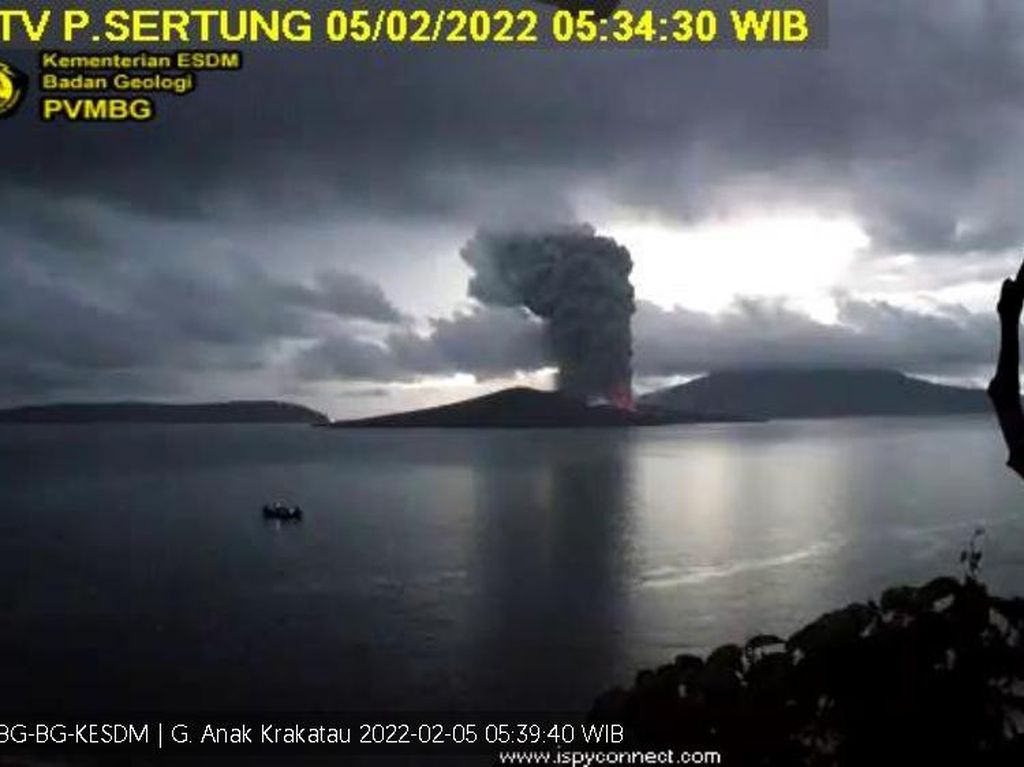 Gunung Anak Krakatau Erupsi Lagi, Tinggi Abu Vulkanik 1.500 Meter