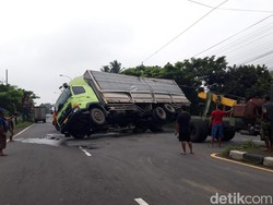 Truk Trailer Vs Tronton Boyolali, Arus Lalin dari Arah Semarang Disetop