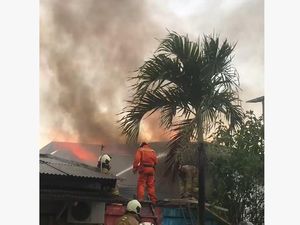 Gudang di Kompleks Polri Ciracas Terbakar, 5 Mobil Damkar Dikerahkan