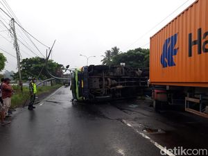 Truk Tronton Vs Trailer di Boyolali, Arus Lalin ke Semarang Dialihkan
