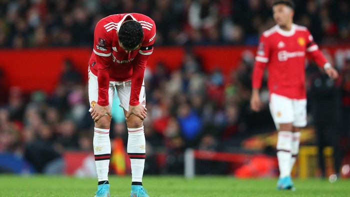 MANCHESTER, ENGLAND - FEBRUARY 04:  Cristiano Ronaldo of Manchester United looks dejected during the Emirates FA Cup Fourth Round match between Manchester United and Middlesbrough at Old Trafford on February 04, 2022 in Manchester, England. (Photo by Alex Livesey/Getty Images)