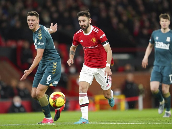 Manchester United disingkirkan Middlesbrough di babak keempat Piala FA. MU kalah adu penalti 7-8 dari Middlesbrough usai berimbang 1-1 selama 120 menit.