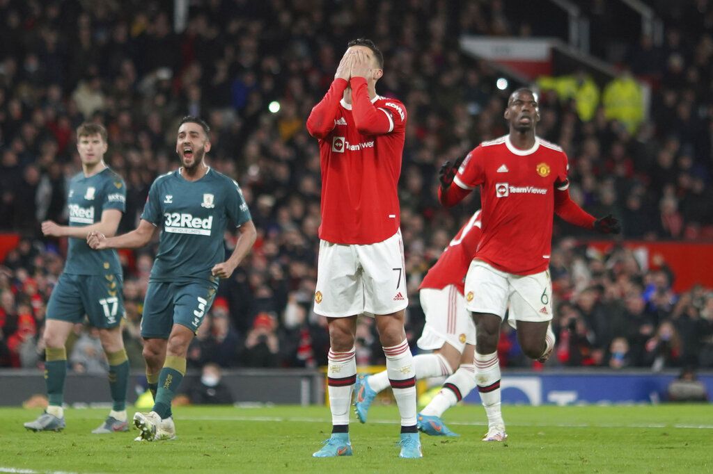 Manchester United disingkirkan Middlesbrough di babak keempat Piala FA. MU kalah adu penalti 7-8 dari Middlesbrough usai berimbang 1-1 selama 120 menit.