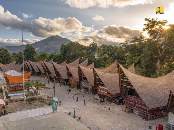 Menengok Kampung Ulos di Kawasan Danau Toba