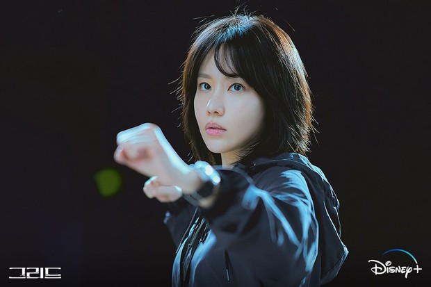 Potret Kim Ah Joong dalam drama Grid/ Foto: instagram.com/disneypluskr Potret Kim Ah Joong dalam drama Grid