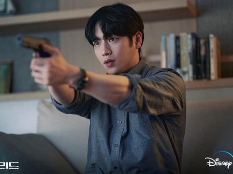Potret Seo Kang Joon di drama Grid
