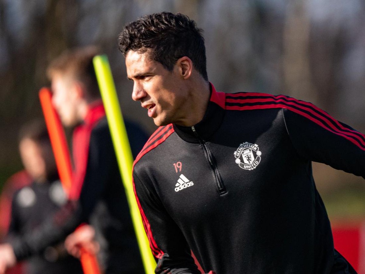 Jersey latihan MU yang polos ini akan segera diisi sponsor. Foto: Dok. Manchester United