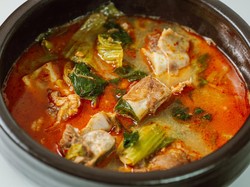 Resep Sup Iga Sapi dan Sawi Putih ala Korea yang Pedas Nampol