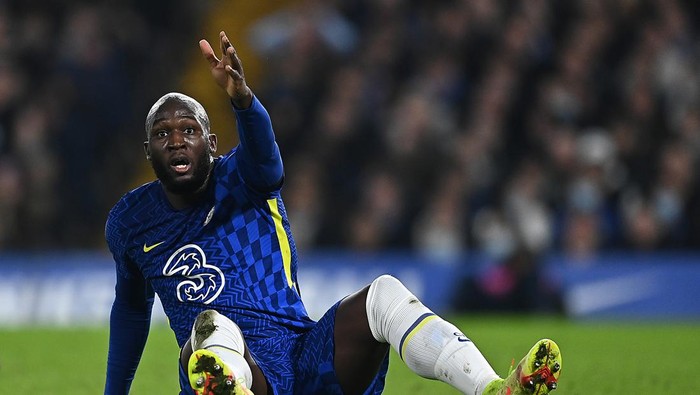 LONDON, ENGLAND - JANUARY 23: Romelu Lukaku of Chelsea during the Premier League match between Chelsea  and  Tottenham Hotspur at Stamford Bridge on January 23, 2022 in London, England. (Photo by Clive Mason/Getty Images)