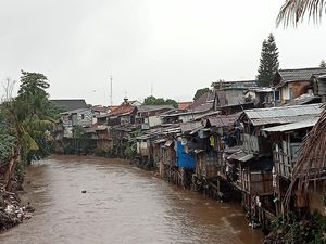 Petaka Toilet Apung di Atas Kali Ciliwung Berujung Jatuh Korban Jiwa Petaka Toilet Apung di Atas Kali Ciliwung Berujung Jatuh Korban Jiwa