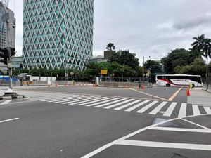 Simpang Thamrin-Kebon Sirih Berlaku One Way Mulai Pukul 23.00 Malam Ini Simpang Thamrin-Kebon Sirih Berlaku One Way Mulai Pukul 23.00 Malam Ini