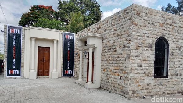 Suasana Ibadah di Sinagoge Samping Museum Holocaust yang Jadi Sorotan