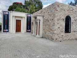 Suasana Ibadah di Sinagoge Samping Museum Holocaust yang Jadi Sorotan