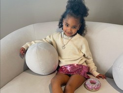 Baru Usia 3 Tahun, Anak Khloe Kardashian Bergaya dengan Tas Rp 60 Juta