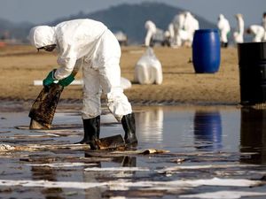 Genting! Wisata Populer Thailand Dibayangi Bahaya Tumpahan Minyak Genting! Wisata Populer Thailand Dibayangi Bahaya Tumpahan Minyak