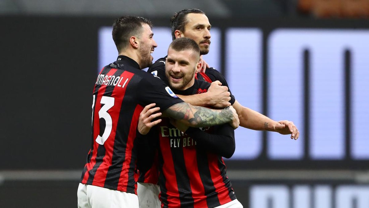 Ibrahimovic dan Ante Rebic (depan) absen di Derby Milan kontra Inter (Getty Images/Marco Luzzani)