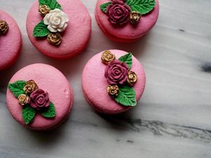 Sayang Dimakan! 10 Macaron Cantik Ini Dilukis Bentuk Bunga dan Rusa Sayang Dimakan! 10 Macaron Cantik Ini Dilukis Bentuk Bunga dan Rusa