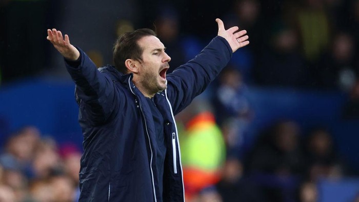 LIVERPOOL, ENGLAND - FEBRUARY 05: Frank Lampard, Manager of Everton reacts during the Emirates FA Cup Fourth Round match between Everton and Brentford at Goodison Park on February 05, 2022 in Liverpool, England. (Photo by Clive Brunskill/Getty Images)