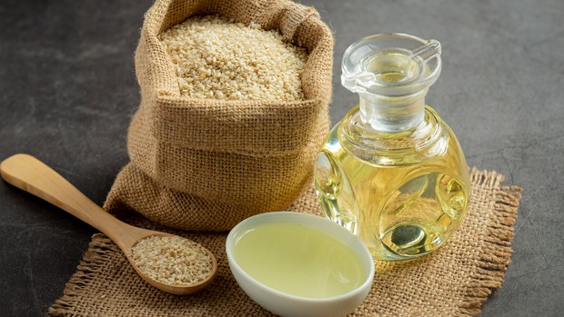 Alternatif minyak goreng yang cocok buat masakan/freepik/jcomp Minyak wijen yang menjadi alternatif minyak goreng untuk masakan.