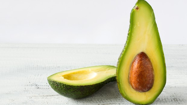 Alternatif minyak goreng yang cocok buat masakan/freepik/photoroyalty Minyak alpukat yang bisa dipilih sebagai alternatif minyak goreng untuk masakan.