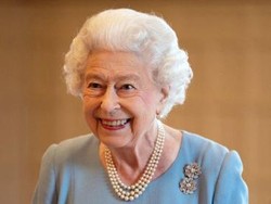 Ratu Elizabeth Positif COVID-19