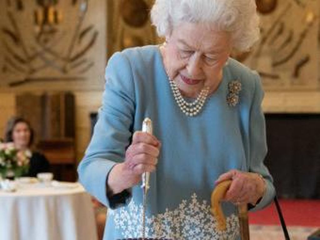 Ratu Elizabeth Rayakan 70 Tahun Naik Takhta di Inggris, Begini Momennya