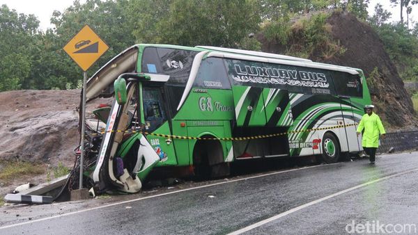 Bus Pariwisata Tabrak Tebing di Bantul, Renggut 13 Nyawa