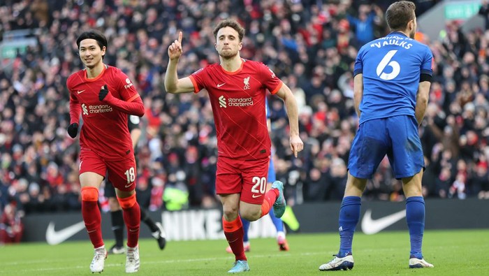LIVERPOOL, ENGLAND - FEBRUARY 06: Liverpool player Diogo Jota celebrates after scoring the first goal during the Emirates FA Cup Fourth Round match between Liverpool and Cardiff City at Anfield on February 06, 2022 in Liverpool, England. (Photo by Clive Brunskill/Getty Images)