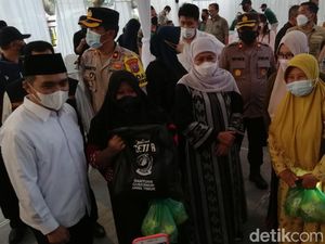 Mampir ke Minimarket di Pasuruan, Khofifah Tak Temukan Minyak Goreng