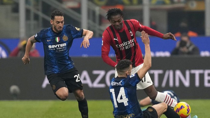 Inter Milans Ivan Perisic, front, duels for the ball with AC Milans Rafael Leao, right, during the Serie A soccer match between Inter Milan and AC Milan at the San Siro Stadium, in Milan, Italy, Saturday, Feb. 5, 2022. (AP Photo/Antonio Calanni)