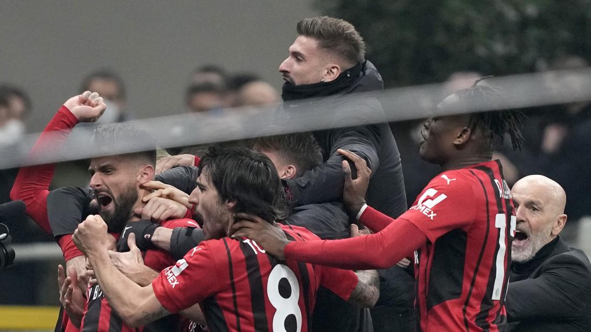 AC Milan comeback dan kalahkan Inter Milan 2-1 (AP/Antonio Calanni)