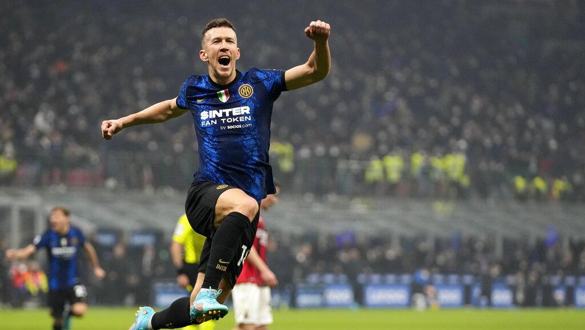 Inter Milan ungguli AC Milan 1-0 di babak pertama (AP/Antonio Calanni)