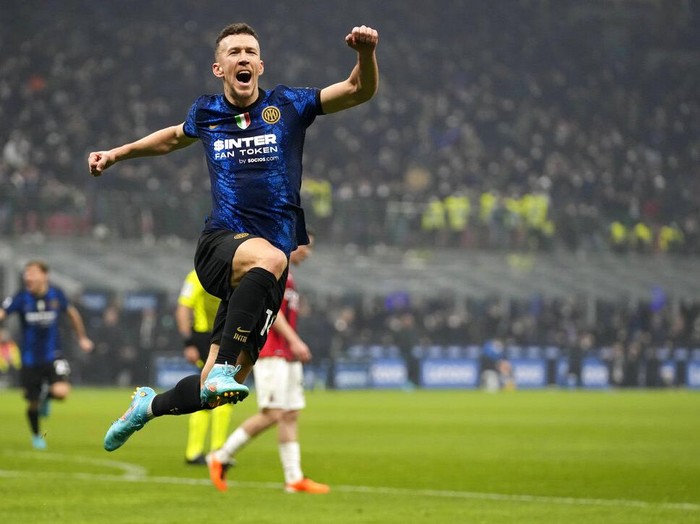 Inter Milan's Ivan Perisic celebrates after scoring his side's opening goal during the Serie A soccer match between Inter Milan and AC Milan at the San Siro Stadium, in Milan, Italy, Saturday, Feb. 5, 2022. (AP Photo/Antonio Calanni)