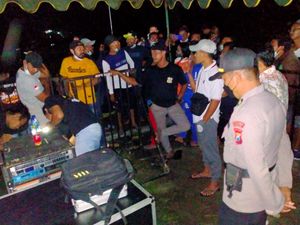 Polisi Bubarkan Live Music di Blitar Demi Cegah Sebaran Omicron Polisi Bubarkan Live Music di Blitar Demi Cegah Sebaran Omicron