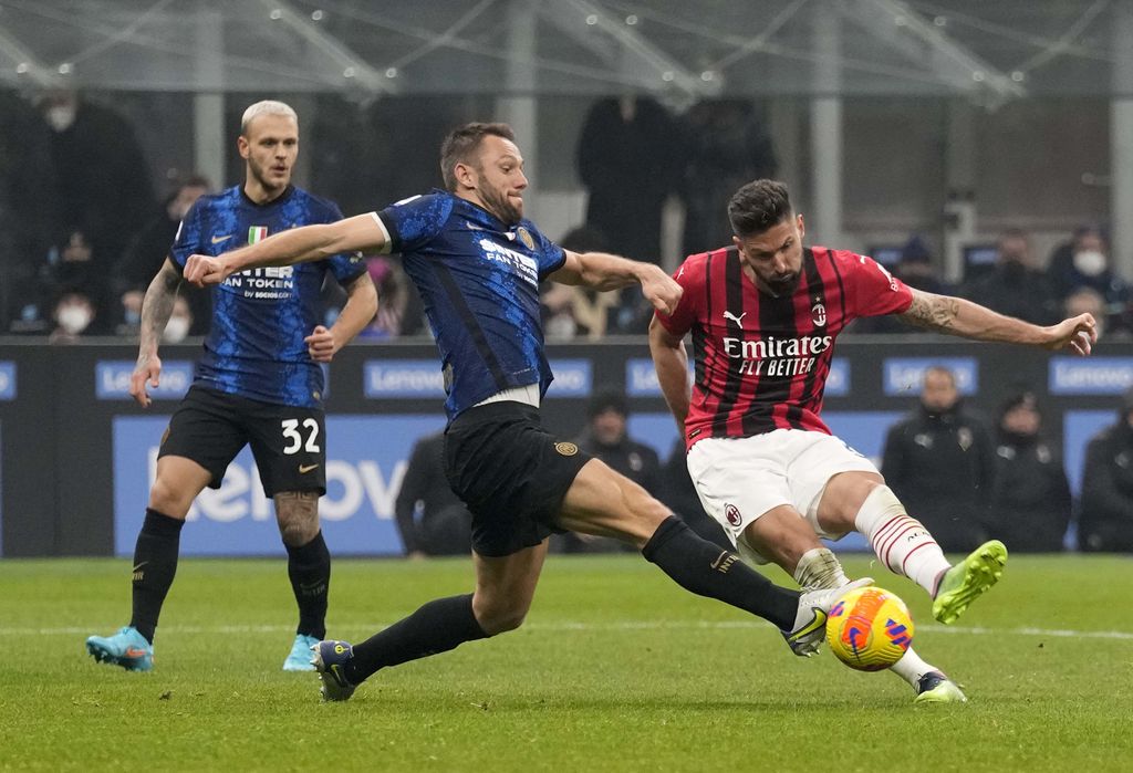 AC Milan's Olivier Giroud, left, celebrates with teammates after scoring his side's second goal during the Serie A soccer match between Inter Milan and AC Milan at the San Siro Stadium, in Milan, Italy, Saturday, Feb. 5, 2022. (AP Photo/Antonio Calanni)