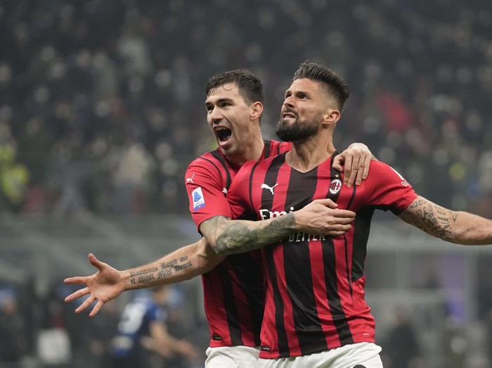 AC Milan's Olivier Giroud, left, celebrates with teammates after scoring his side's second goal during the Serie A soccer match between Inter Milan and AC Milan at the San Siro Stadium, in Milan, Italy, Saturday, Feb. 5, 2022. (AP Photo/Antonio Calanni)