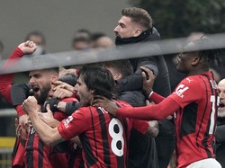 Milan pun membuat persaingan Scudetto menjadi panas lagi, setelah Il Biscione atau si Ular Besar sempat berlari sendirian di puncak klasemen dalam dua bulan terakhir.