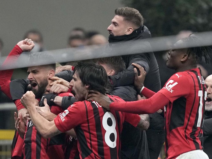 AC Milan's Olivier Giroud, left, celebrates with teammates after scoring his side's second goal during the Serie A soccer match between Inter Milan and AC Milan at the San Siro Stadium, in Milan, Italy, Saturday, Feb. 5, 2022. (AP Photo/Antonio Calanni)