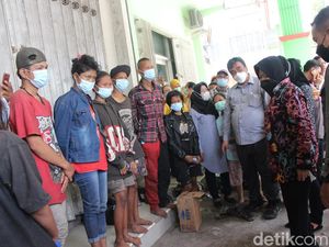 Momen Risma Bertemu Anak Jalanan di Jombang hingga Beri Wejangan Momen Risma Bertemu Anak Jalanan di Jombang hingga Beri Wejangan
