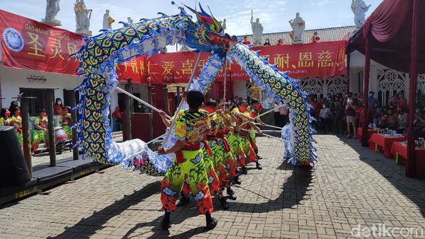 Naga Liong-Tari Sufi Meriahkan Perayaan Imlek di Ciamis