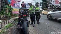 Pulang Sunmori, Motor Knalpot Bising Dirazia